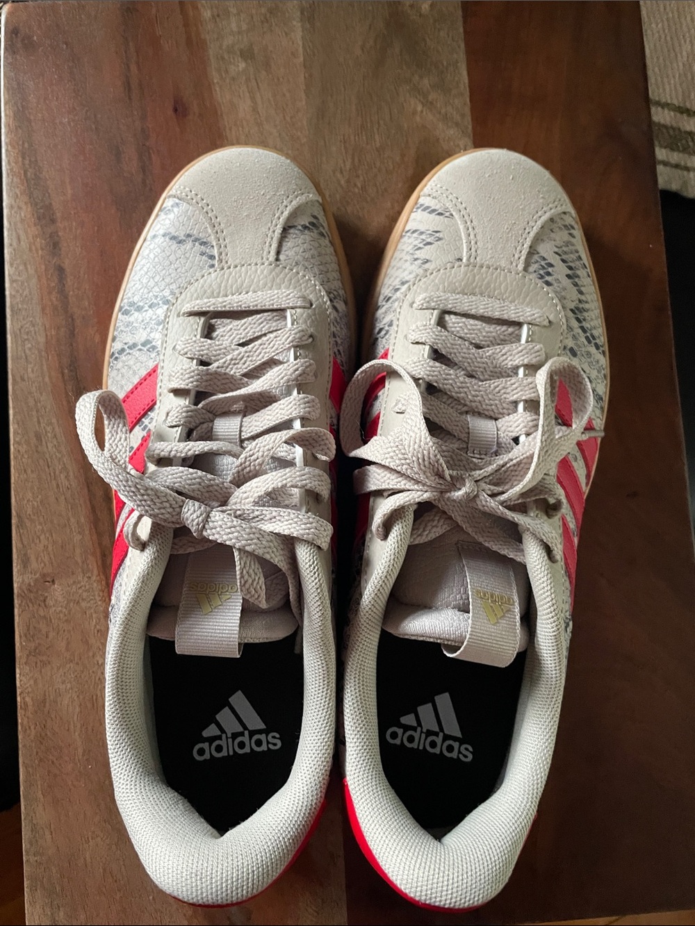NEW NEVER WORN adidas Women’s VL Court Snake/Red Sneakers